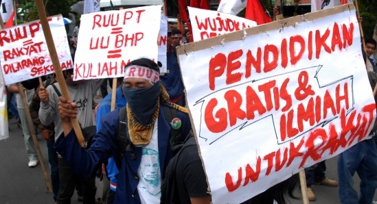 Mahalnya Biaya Kuliah Sebagai Konsekuensi Kebijakan Neoliberalisme: Studi Kasus Universitas Indonesia